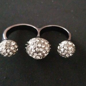 Double ring with lots of rhinestones